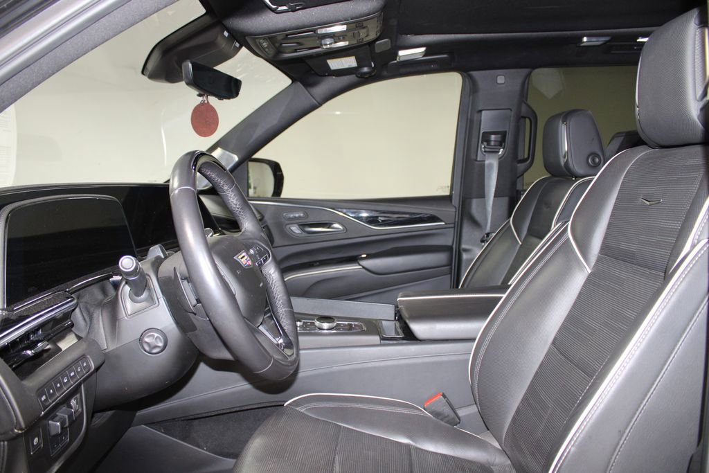 Used 2024 Cadillac Escalade Sport w/ Touring Package AWD/4WD image 18