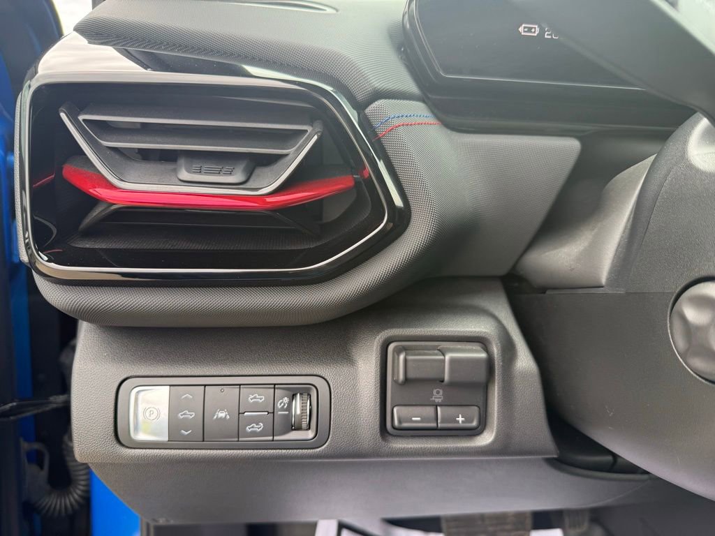 Used 2025 Chevrolet Silverado EV RST image 37