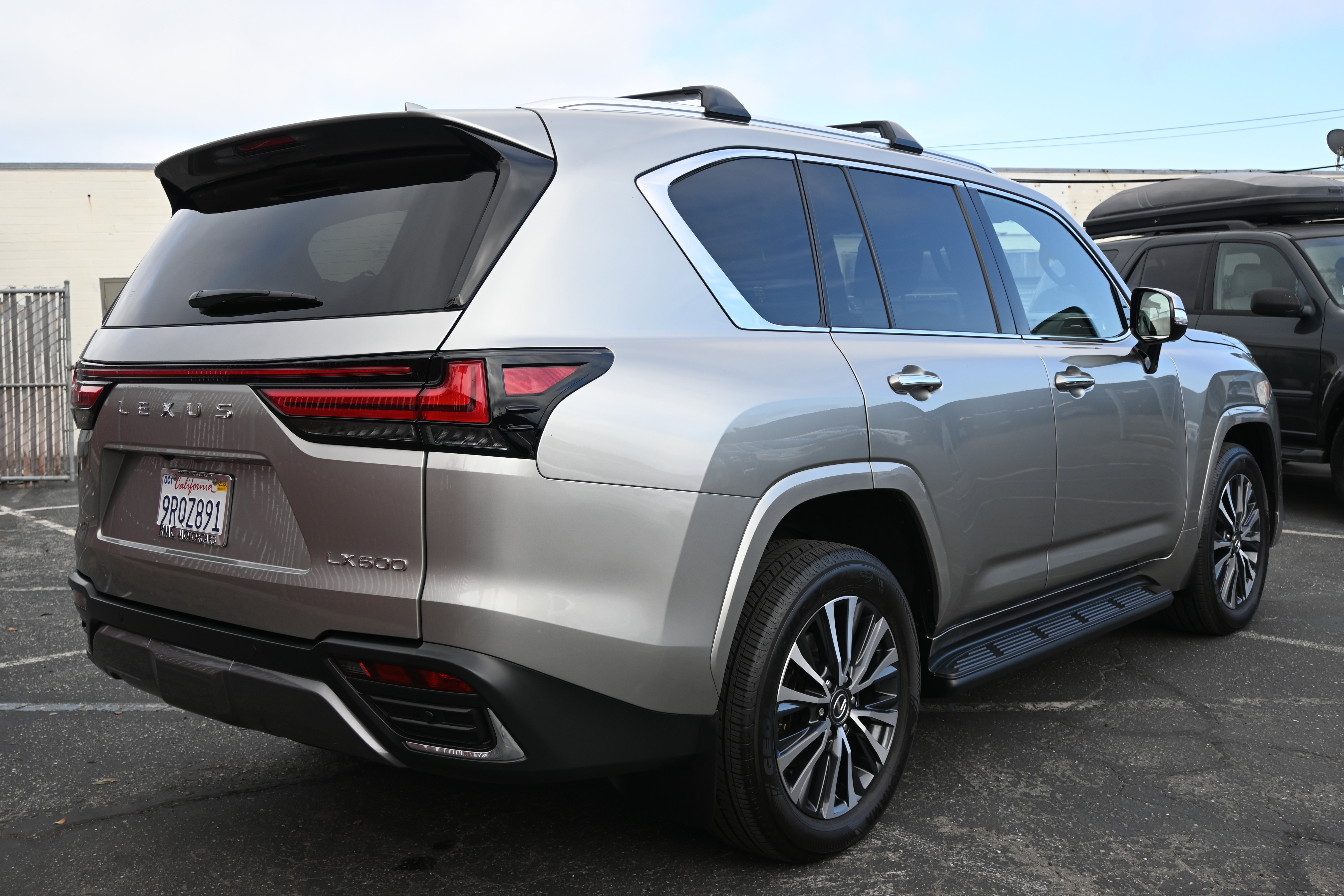 Used 2024 Lexus LX 600 4WD w/ Premium Package image 5