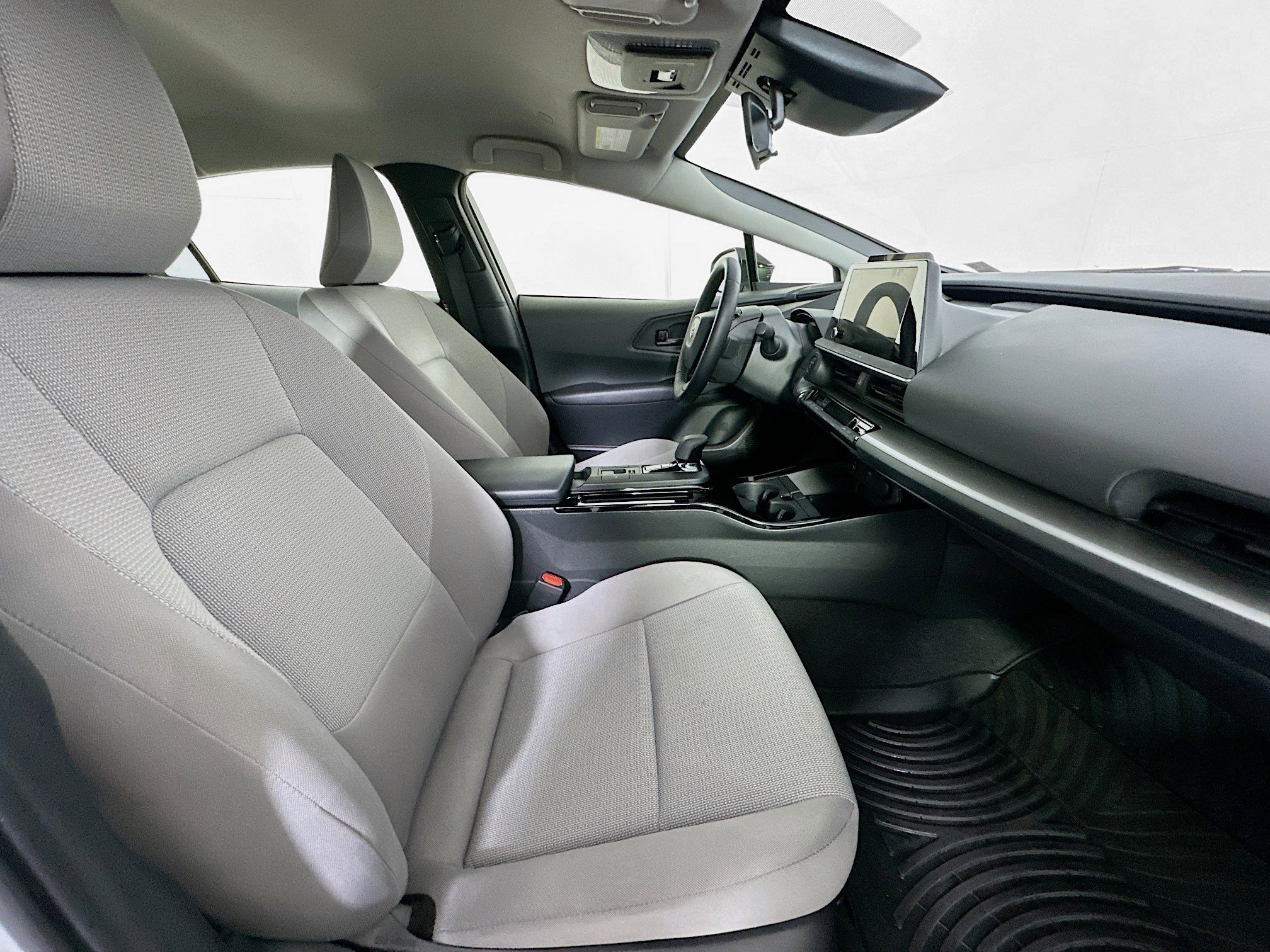 Used 2024 Toyota Prius LE image 29