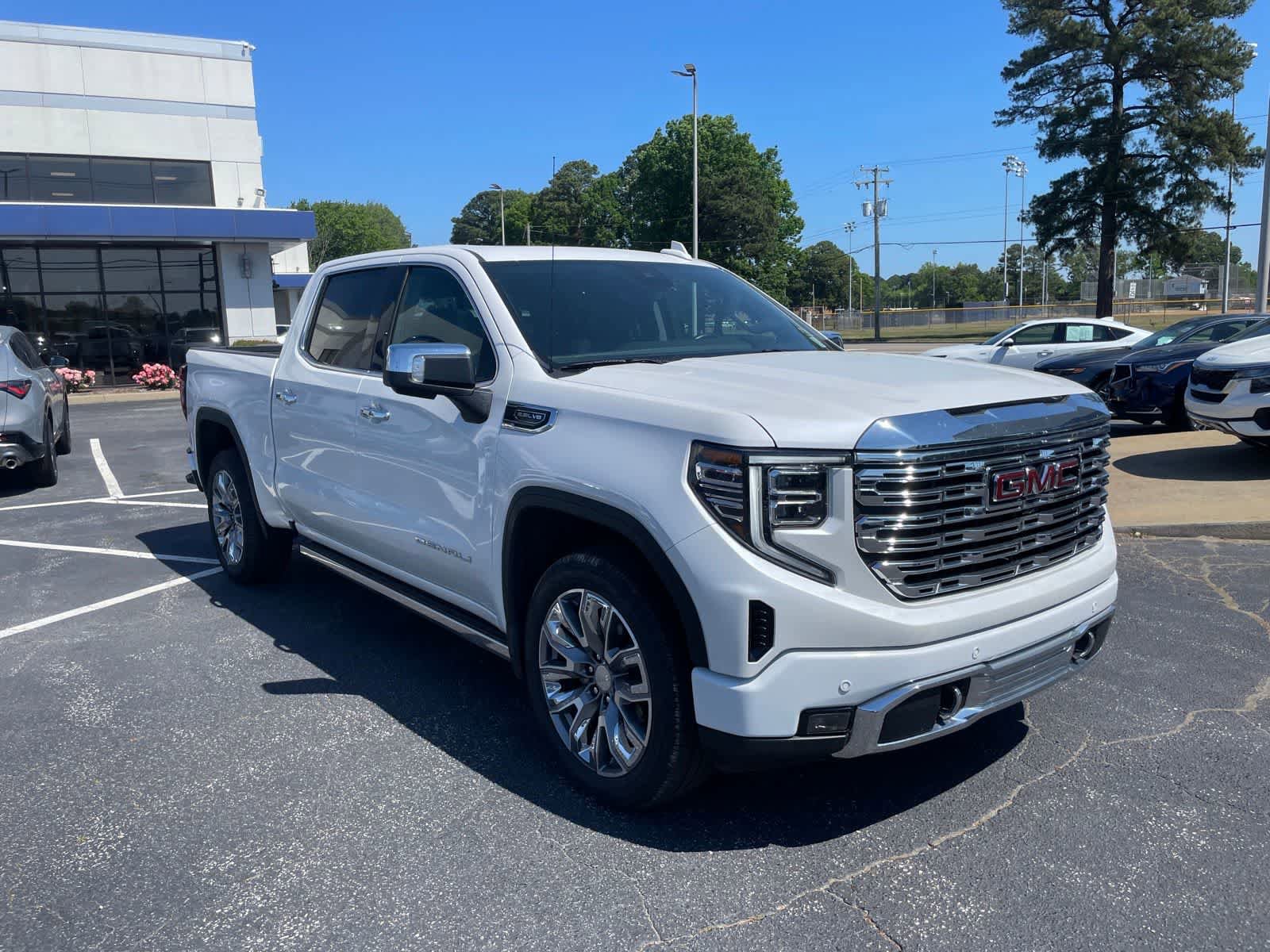 Used 2023 GMC Sierra 1500 Denali w/ Denali Reserve Package AWD/4WD image 7
