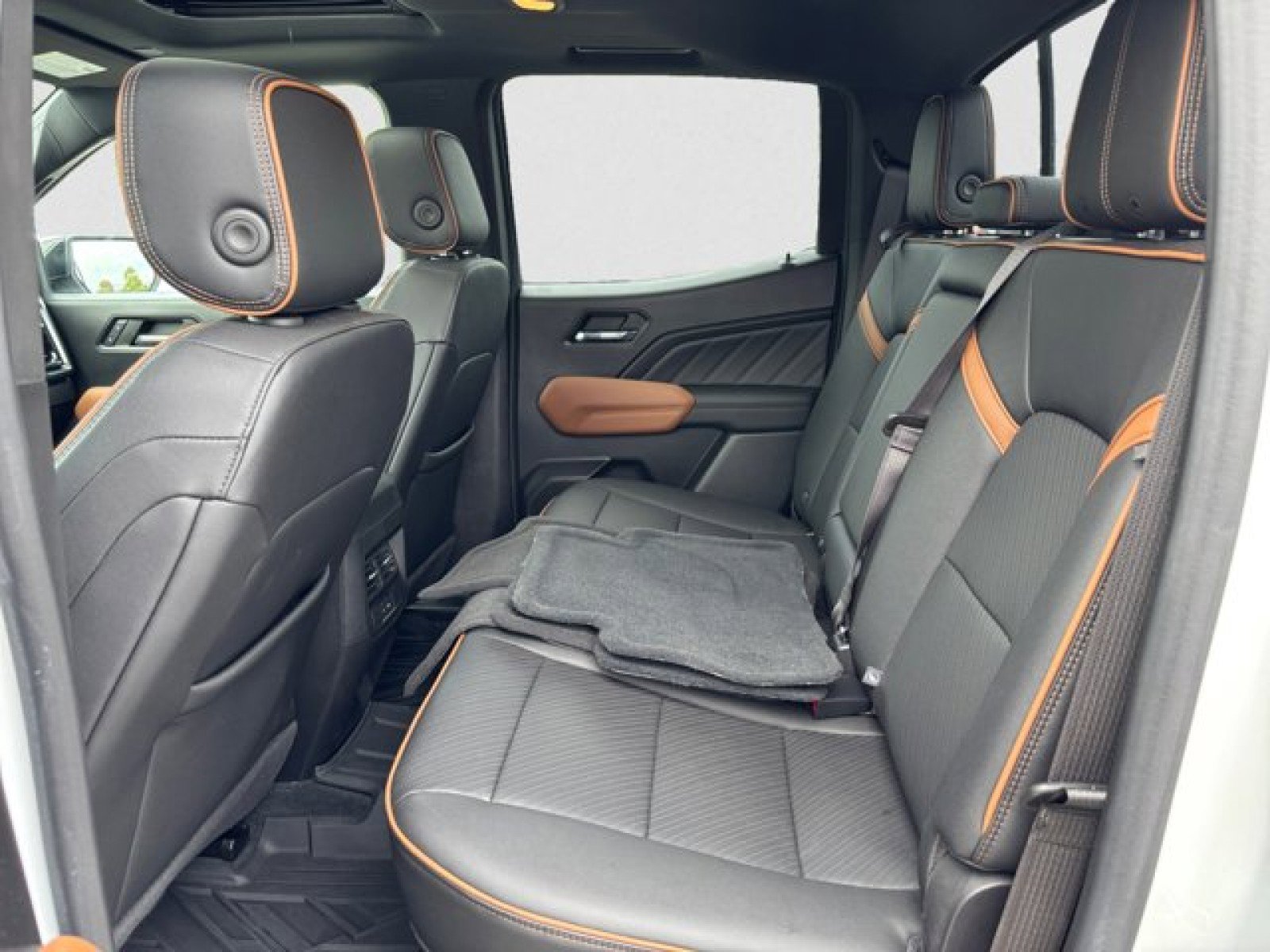 Used 2023 GMC Canyon AT4 w/ AT4 Premium Package image 15