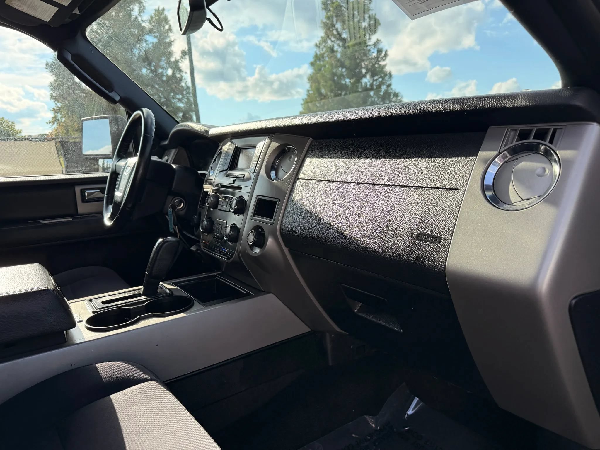 Used 2015 Ford Expedition XLT AWD/4WD image 19