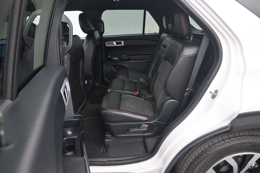 Used 2022 Ford Explorer ST-Line RWD image 13