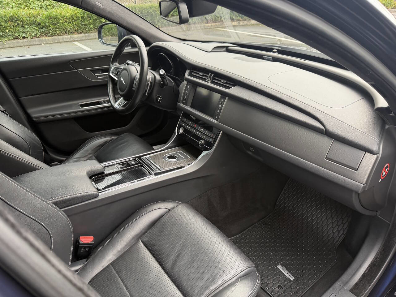 Used 2018 Jaguar XF S image 17