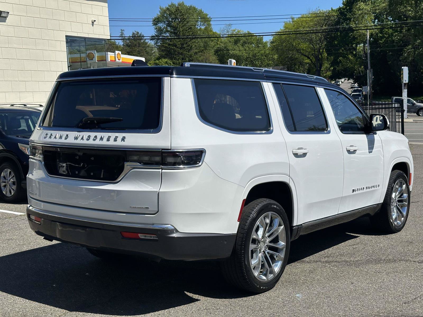 Used 2022 Jeep Grand Wagoneer Series II w/ Premium Group II AWD/4WD image 3