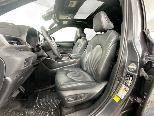 Used 2023 Toyota Highlander XSE AWD/4WD image 11