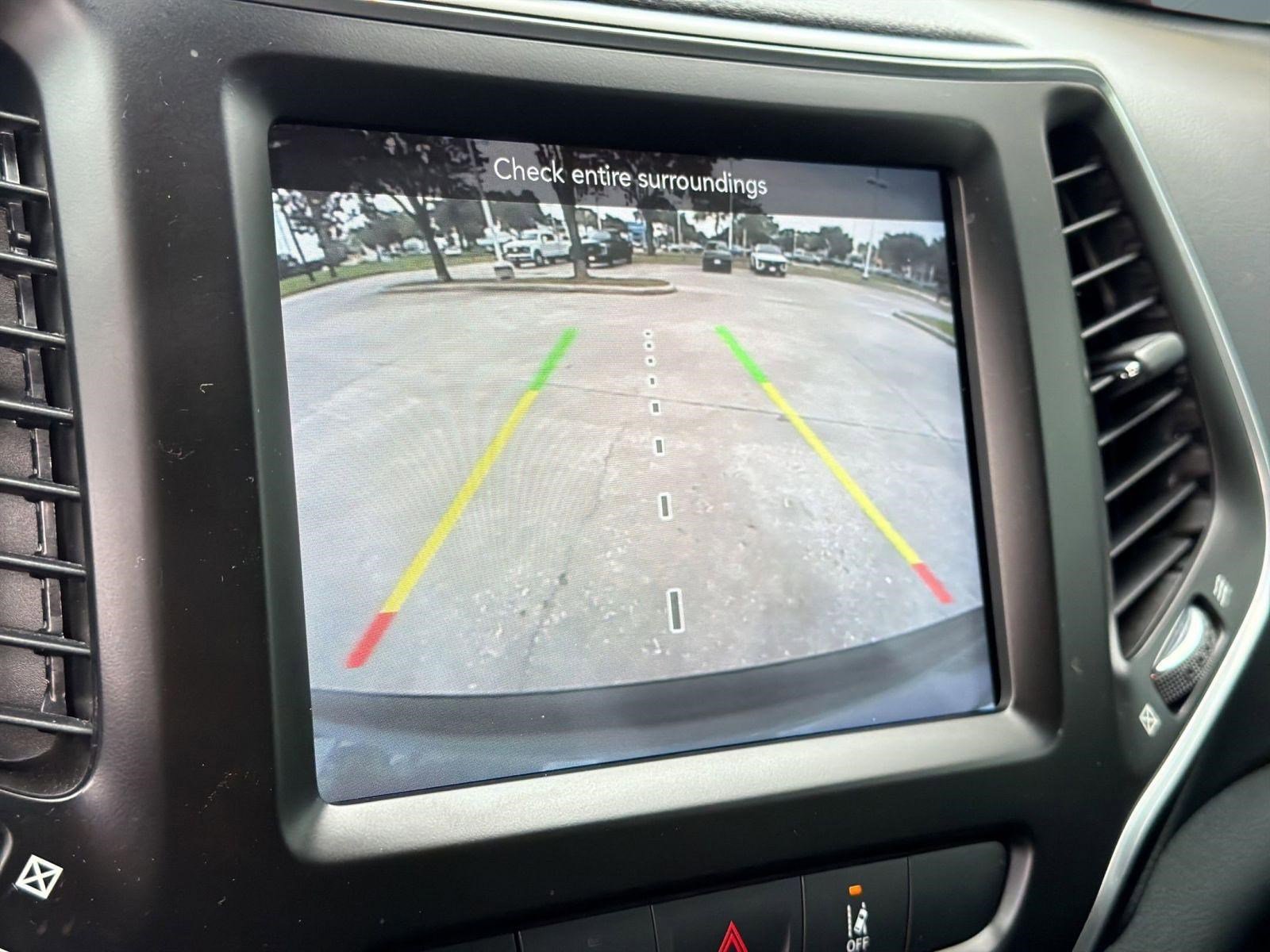 Used 2021 Jeep Cherokee Latitude Lux w/ Comfort/Convenience Group FWD image 25