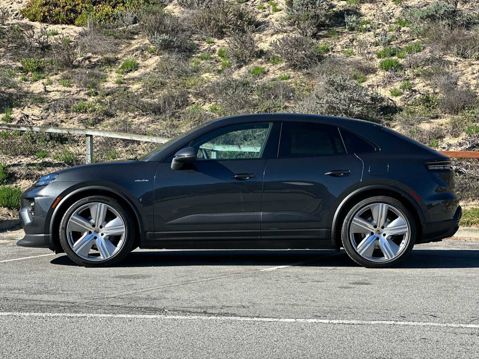 New 2025 Porsche Macan Electric RWD image 2