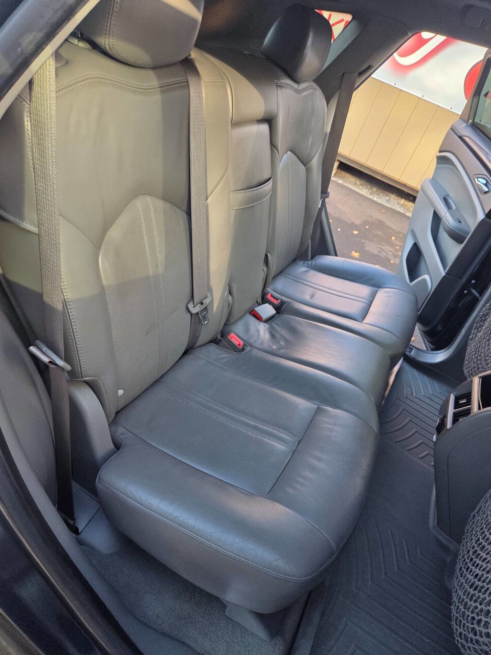 Used 2011 Cadillac SRX Luxury image 16