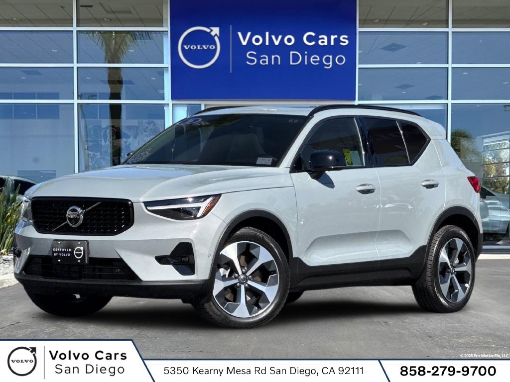 Certified 2026 Volvo XC40 B5 Plus AWD/4WD image 1