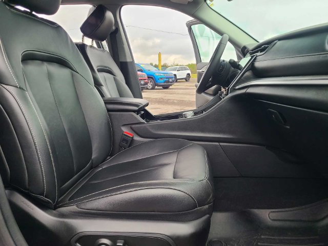 Used 2023 Jeep Grand Cherokee L Limited AWD/4WD image 17