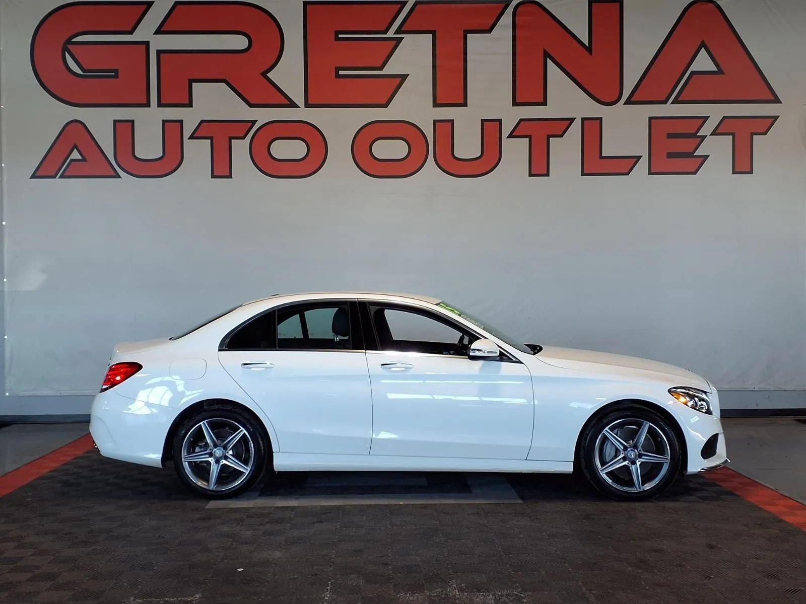 Used 2015 Mercedes-Benz C 300 4MATIC Sedan image 1