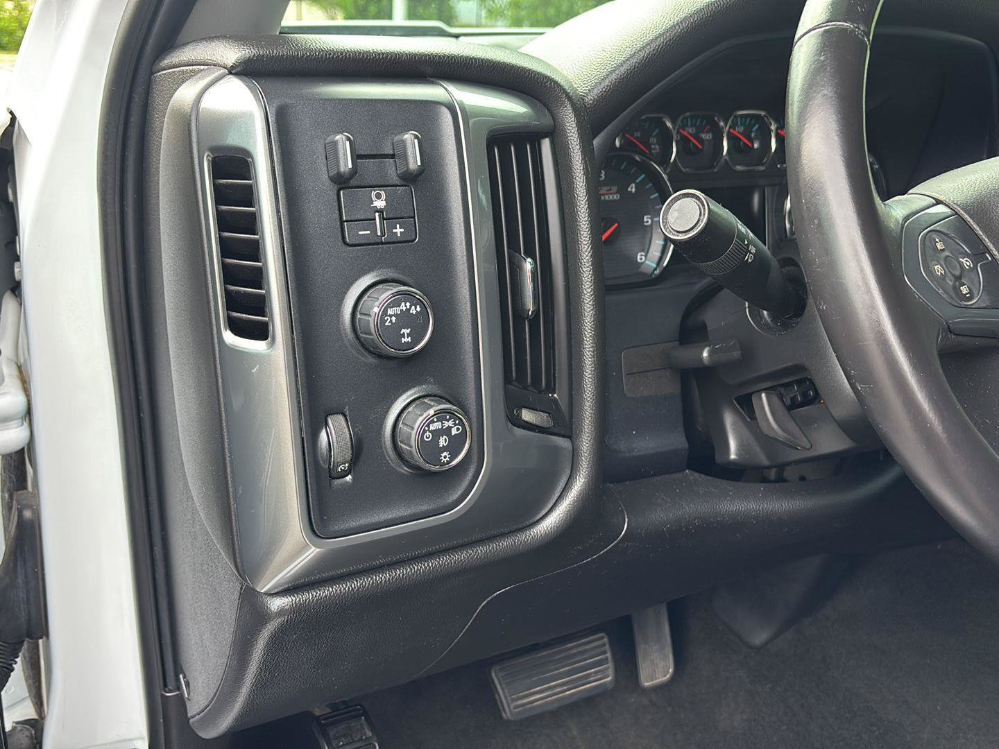 Used 2018 Chevrolet Silverado 1500 LT w/ All Star Edition AWD/4WD image 28