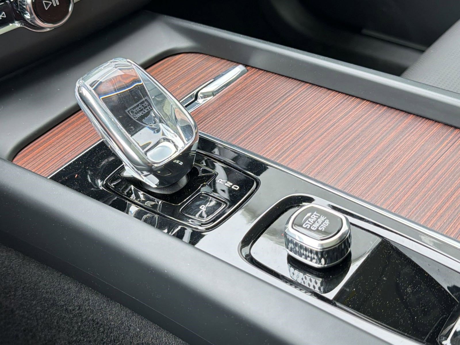 Certified 2023 Volvo XC60 B5 Ultimate w/ Climate Package image 24