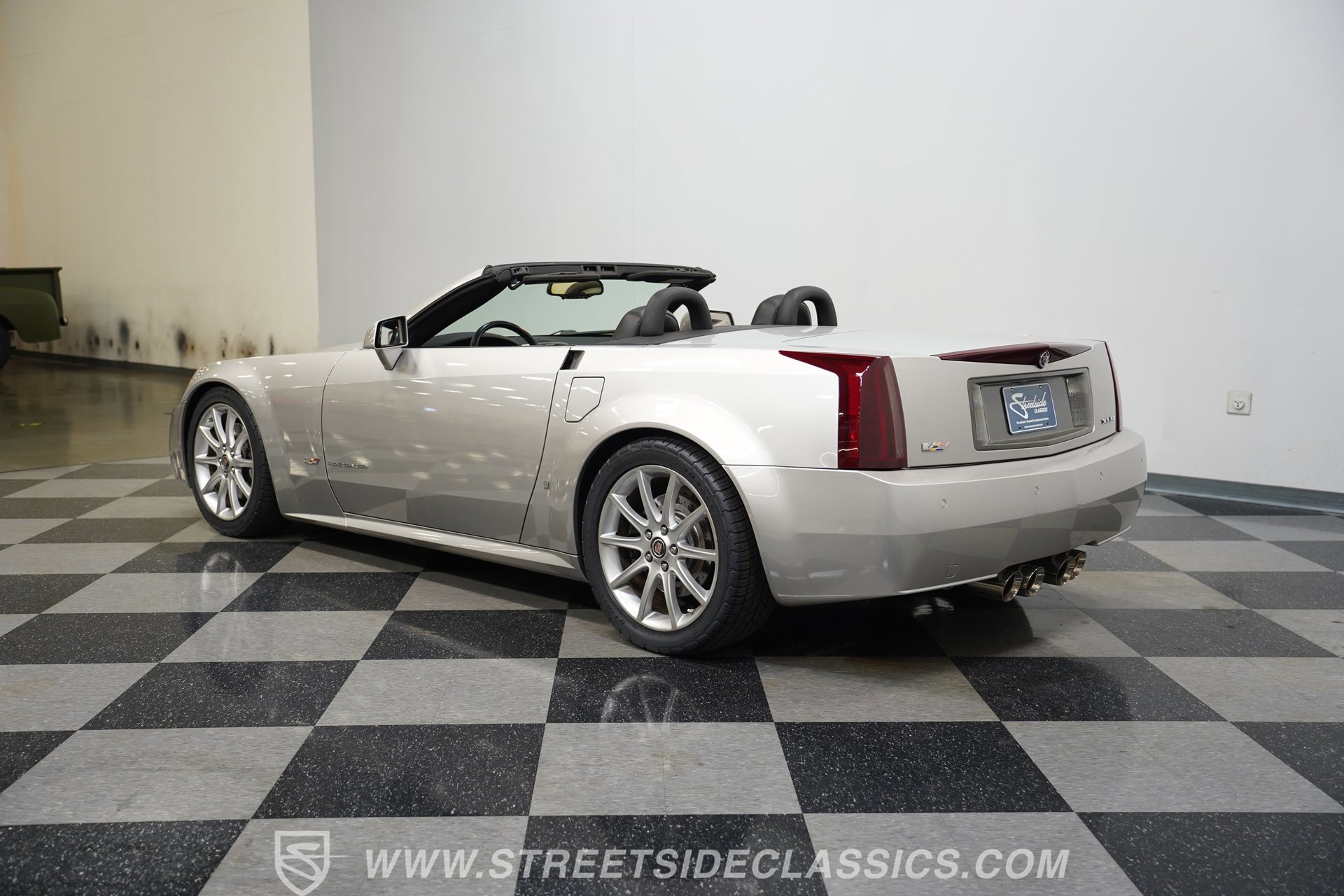 Used 2006 Cadillac XLR V image 9