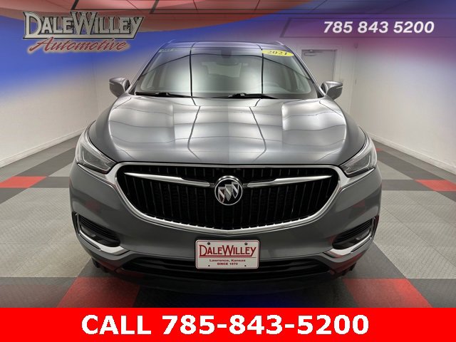 Used 2021 Buick Enclave Essence image 2