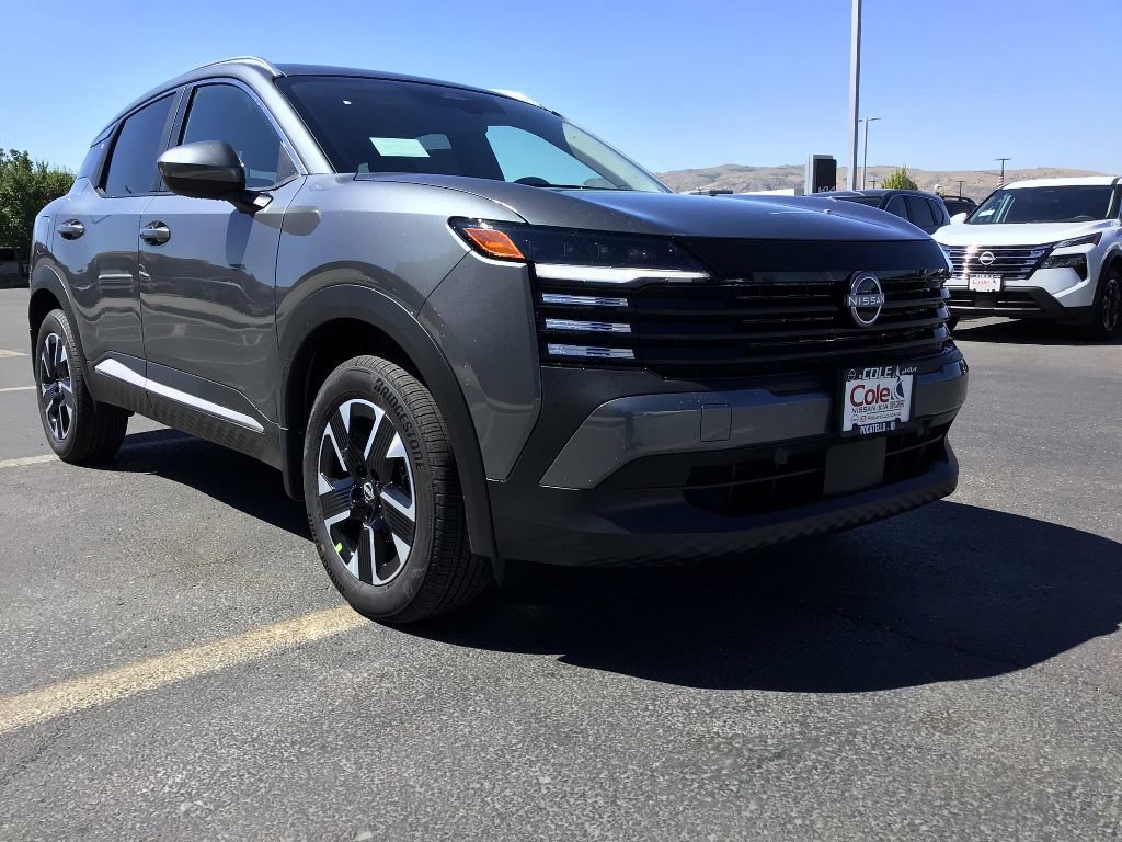 New 2025 Nissan Kicks SV w/ SV Premium Package