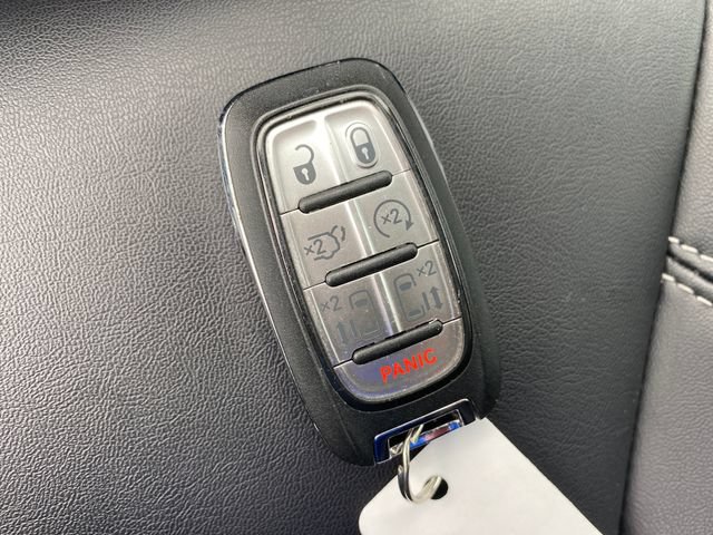 Used 2025 Chrysler Pacifica Select FWD image 22