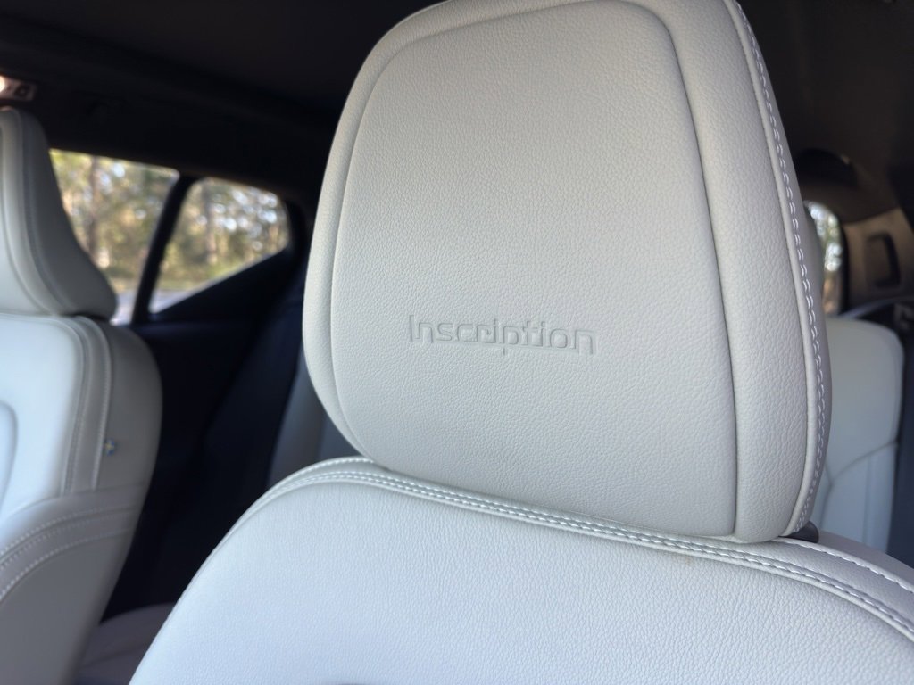 Used 2020 Volvo XC40 T4 Inscription image 16