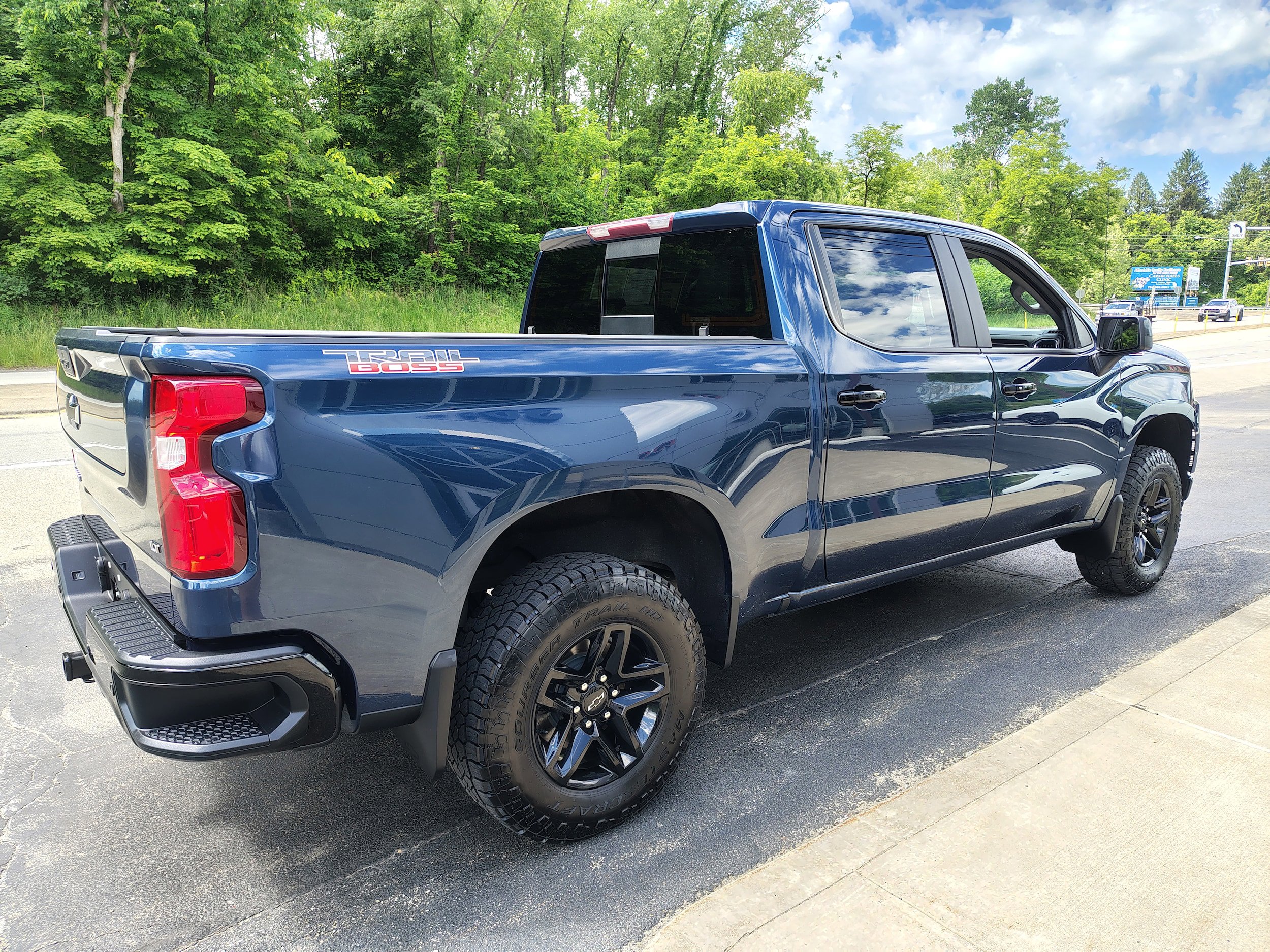 Used 2021 Chevrolet Silverado 1500 LT Trail Boss w/ Convenience Package II AWD/4WD image 7
