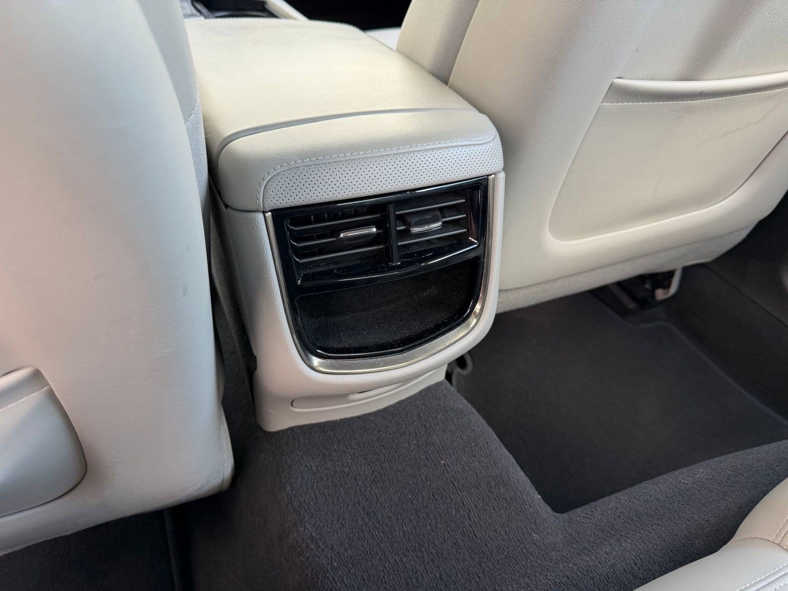 Used 2018 Cadillac CTS Luxury RWD image 25
