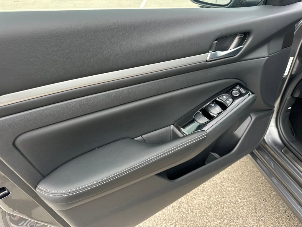 New 2025 Nissan Altima 2.5 SL AWD/4WD image 10