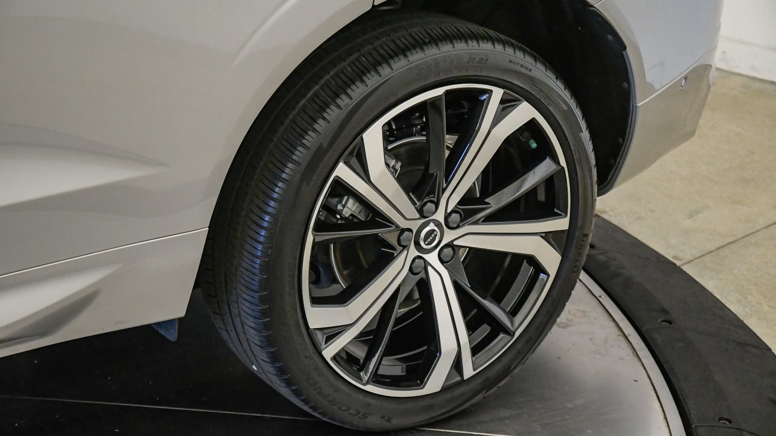 Certified 2023 Volvo XC60 B5 Ultimate w/ Climate Package FWD image 11