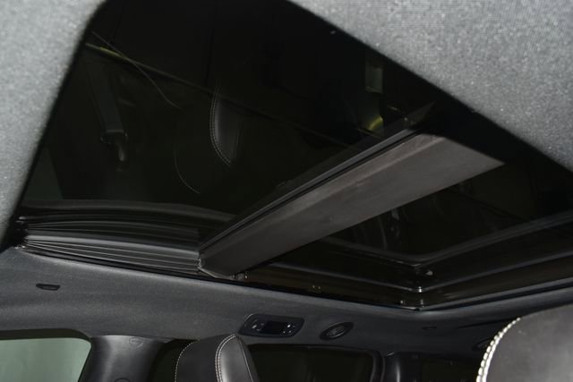 Used 2025 Chrysler Pacifica Limited image 14