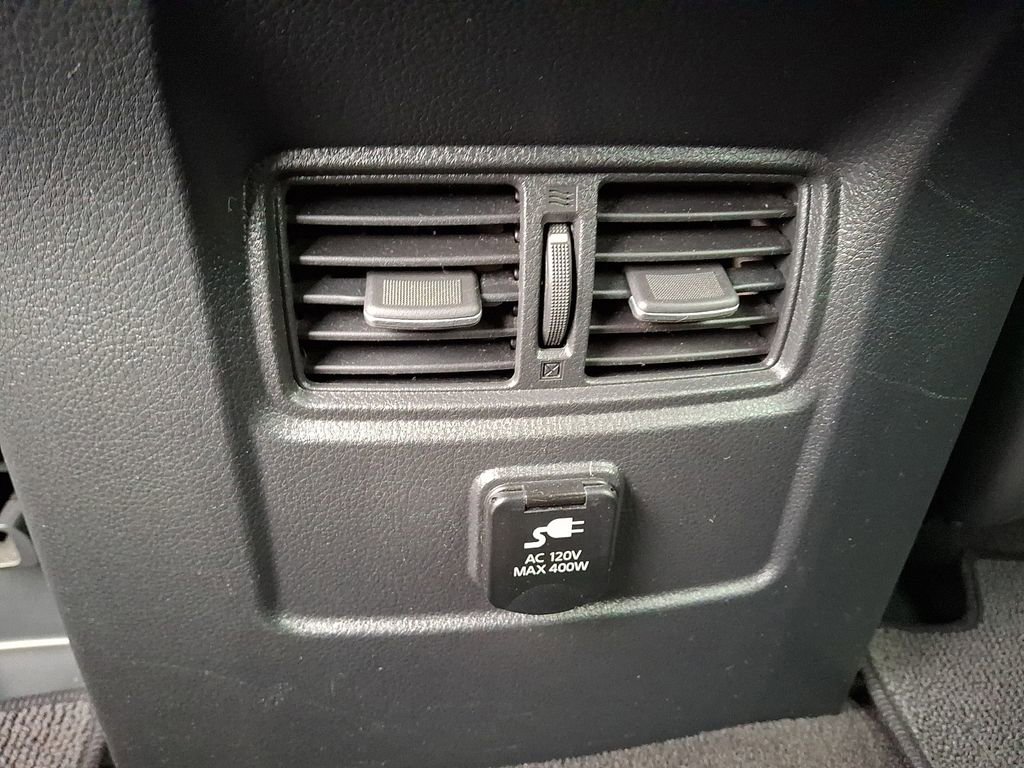 Used 2017 Nissan Titan SV image 11