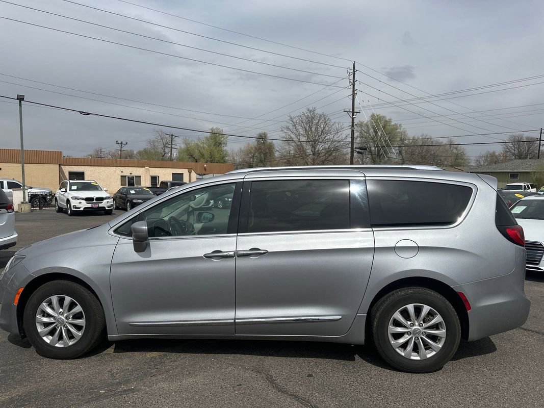 Used 2018 Chrysler Pacifica Touring-L FWD image 12