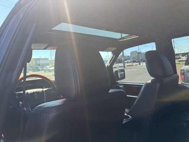 Used 2016 Lincoln Navigator Select image 9