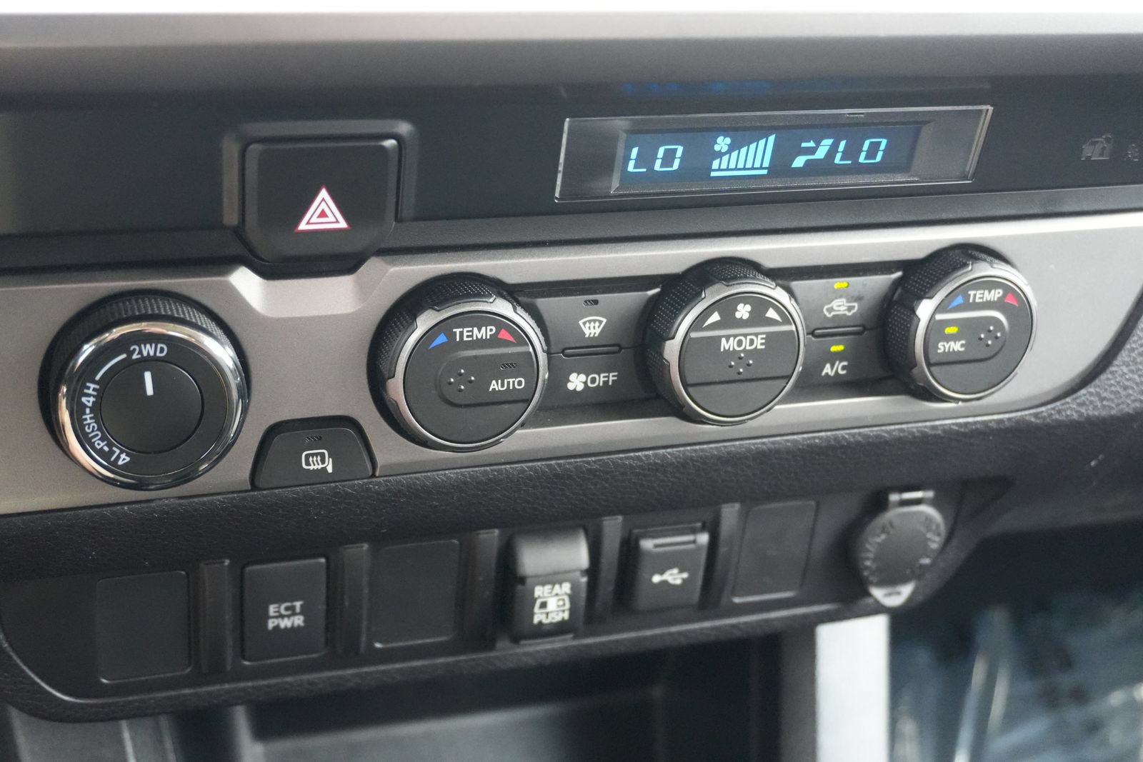 Used 2021 Toyota Tacoma SR5 AWD/4WD image 32