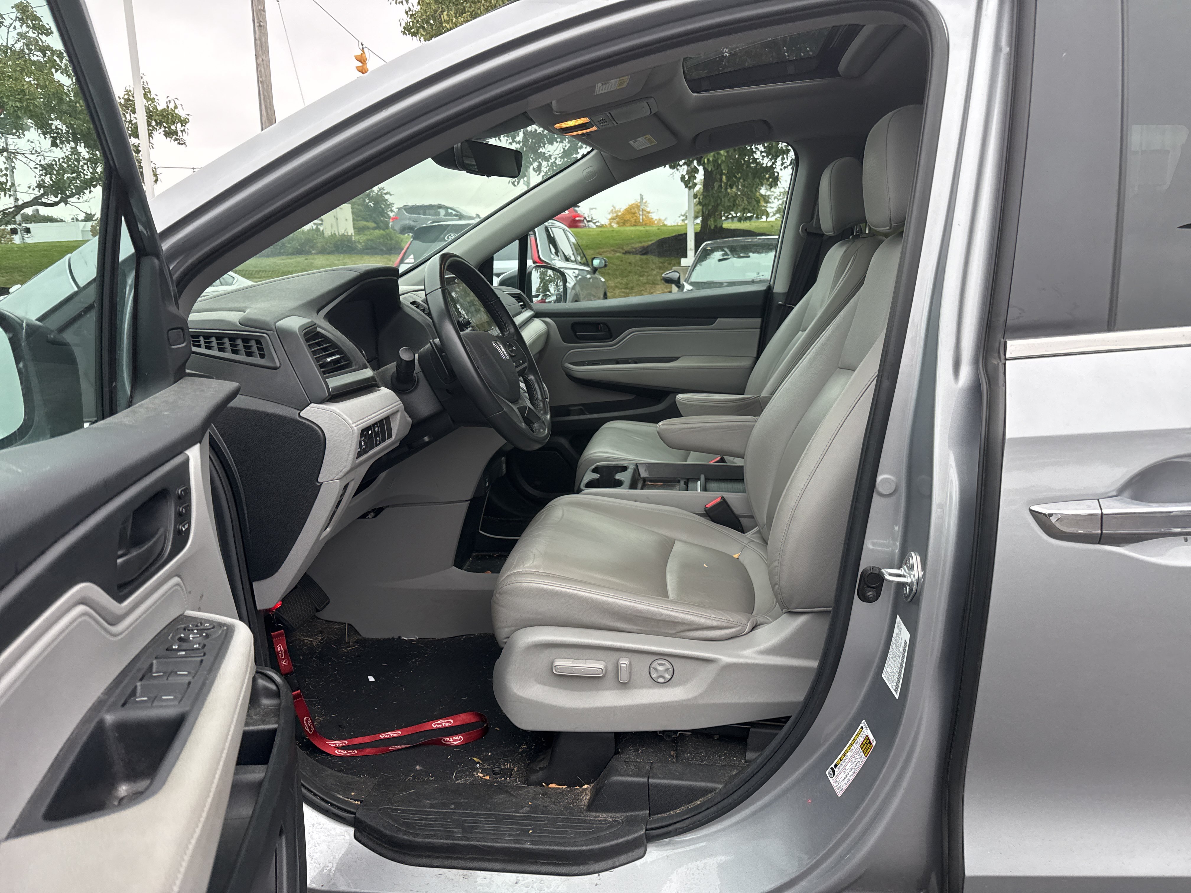 Used 2024 Honda Odyssey EX-L image 3