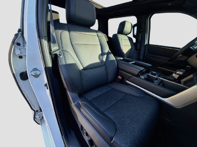 Used 2025 Toyota Tundra Limited AWD/4WD image 14