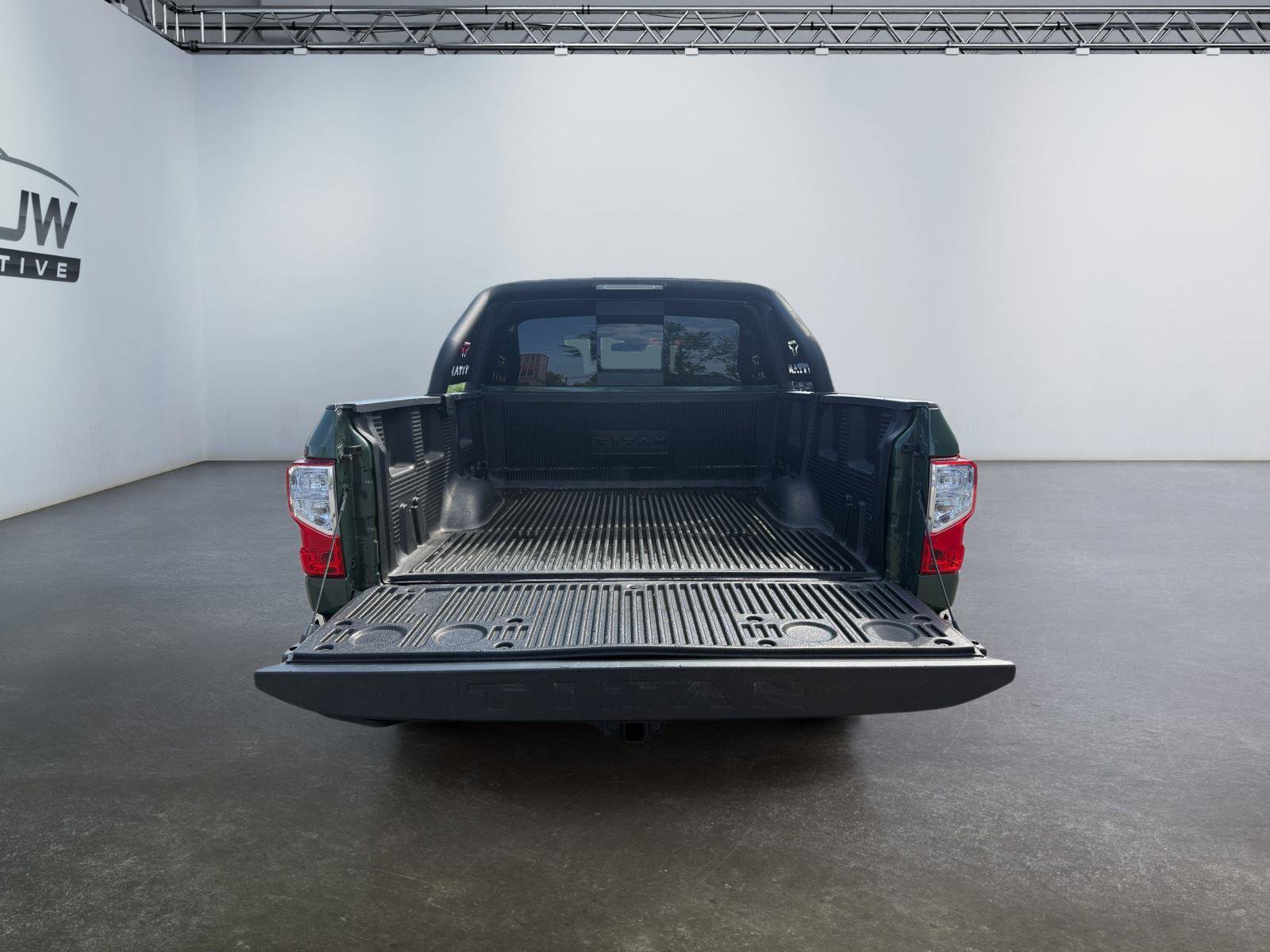 Used 2024 Nissan Titan SV w/ SV Bronze Edition Package AWD/4WD image 22