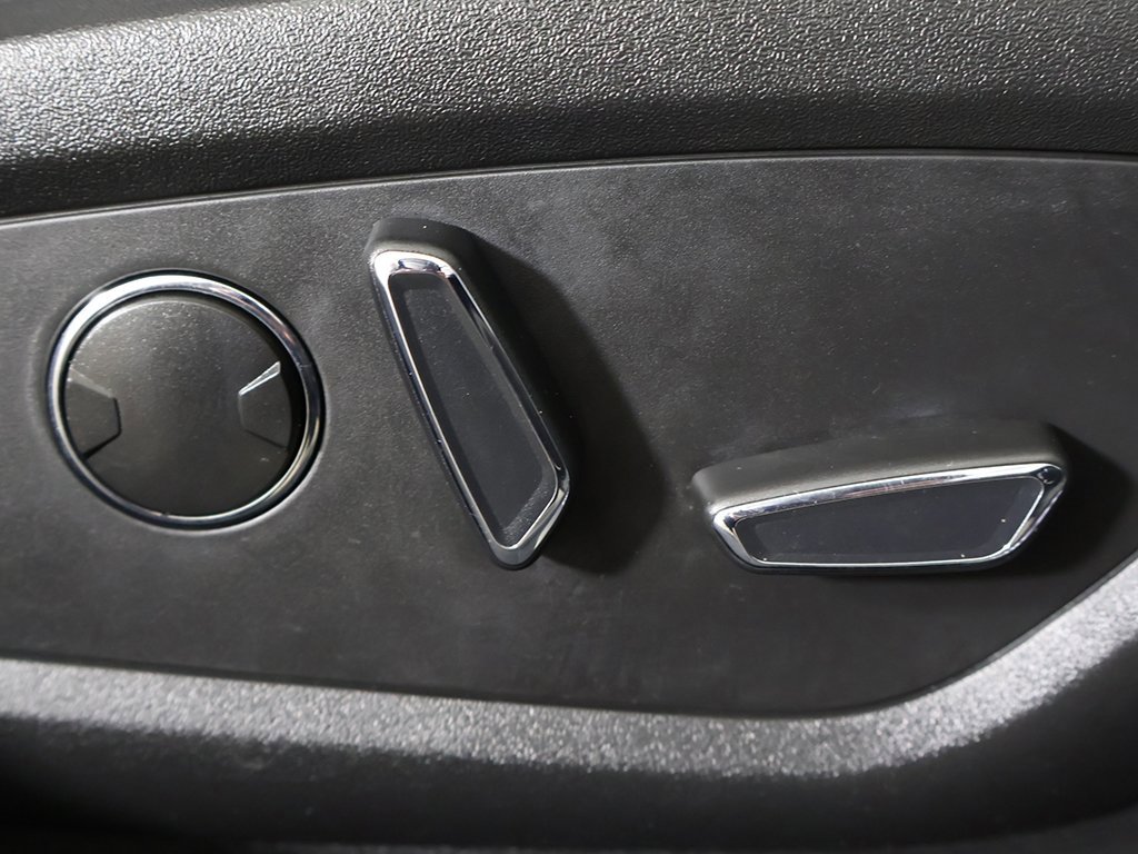 Used 2023 Lincoln Nautilus Reserve image 37