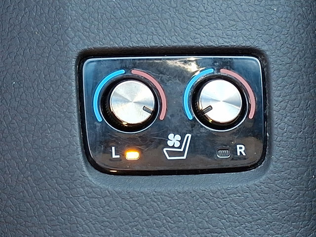 Used 2015 Toyota Avalon Limited image 25