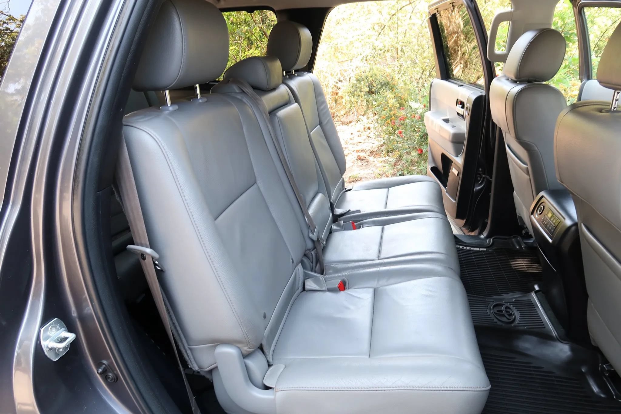 Used 2017 Toyota Sequoia Limited w/ Safety & Convenience Package AWD/4WD image 26