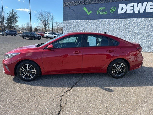 Used 2023 Kia Forte LXS image 2