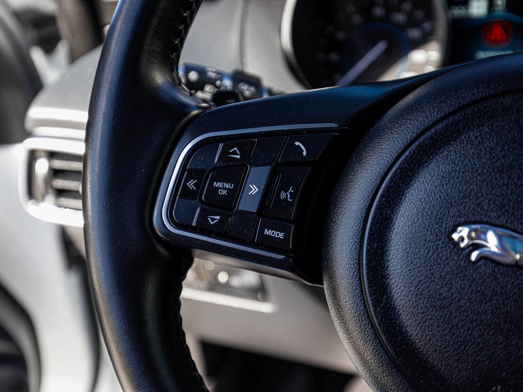 Used 2020 Jaguar F-PACE Premium image 20
