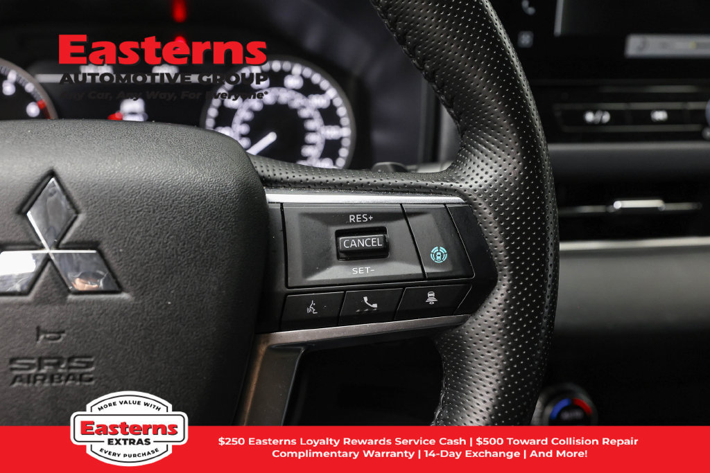 Used 2025 Mitsubishi Outlander SE FWD image 17