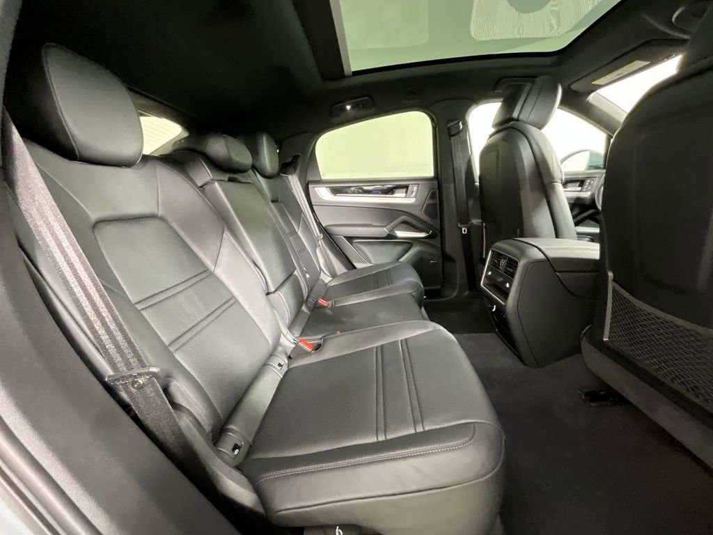 Used 2024 Porsche Cayenne Coupe image 23
