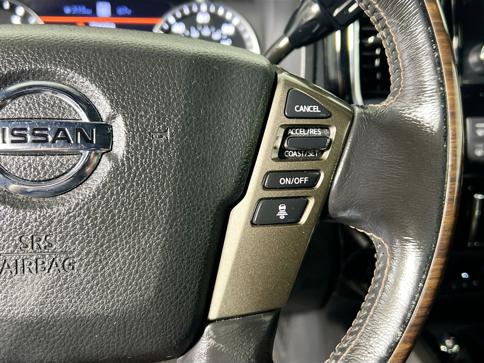 Used 2020 Nissan Titan Platinum Reserve w/ Moonroof Package image 19
