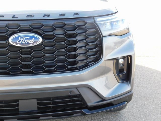 Used 2025 Ford Explorer ST-Line w/ ST-Line Street Pack image 9