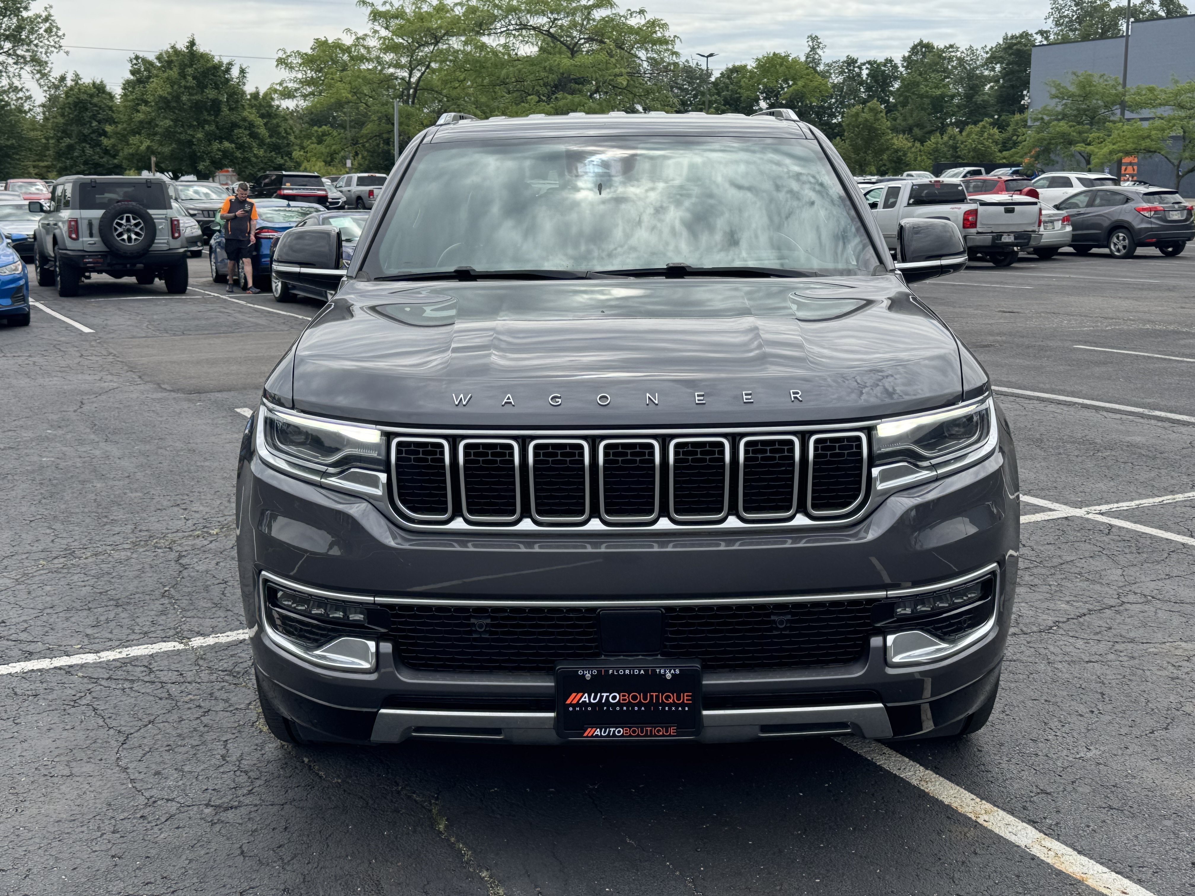 Used 2024 Jeep Wagoneer L Series III w/ Flexible Seating Group AWD/4WD image 3