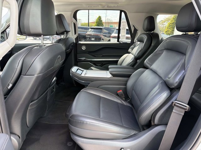 New 2025 Lincoln Navigator Reserve image 16