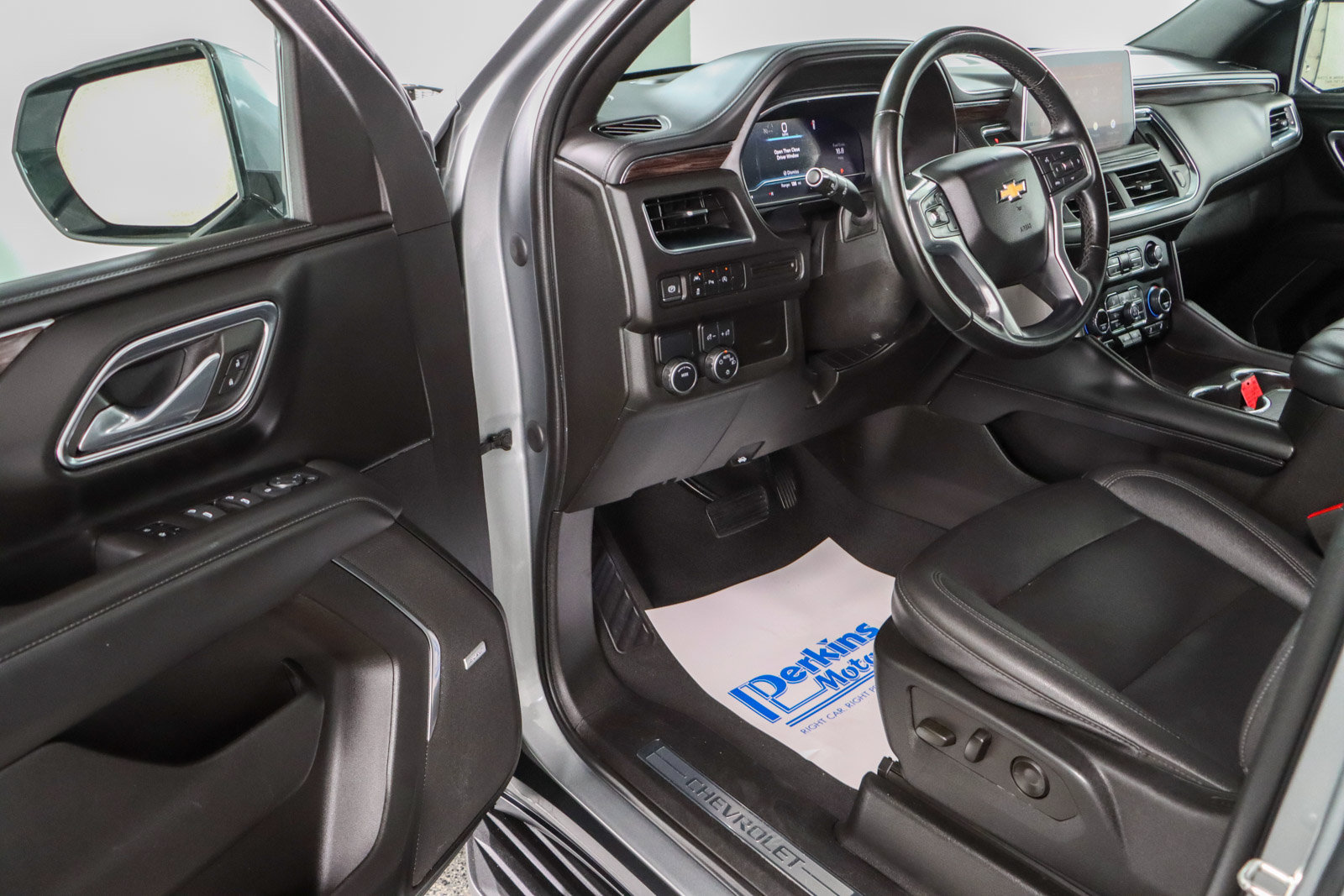 Used 2023 Chevrolet Tahoe LT RWD image 3