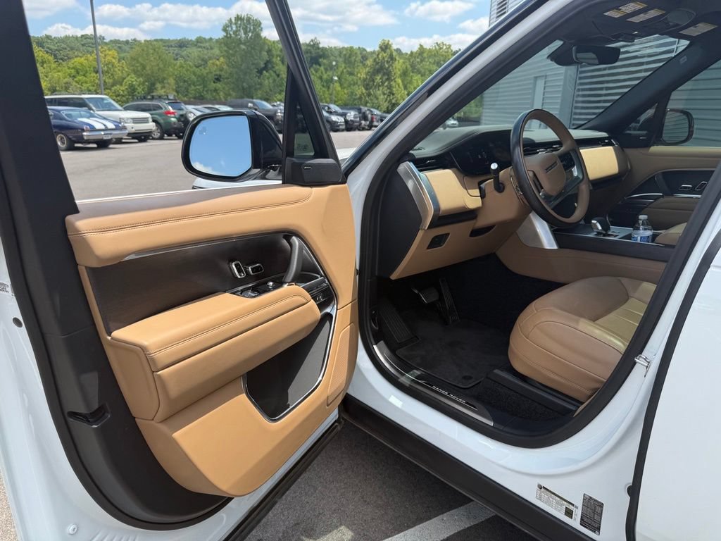 Used 2025 Land Rover Range Rover Long Wheelbase SE AWD/4WD image 27