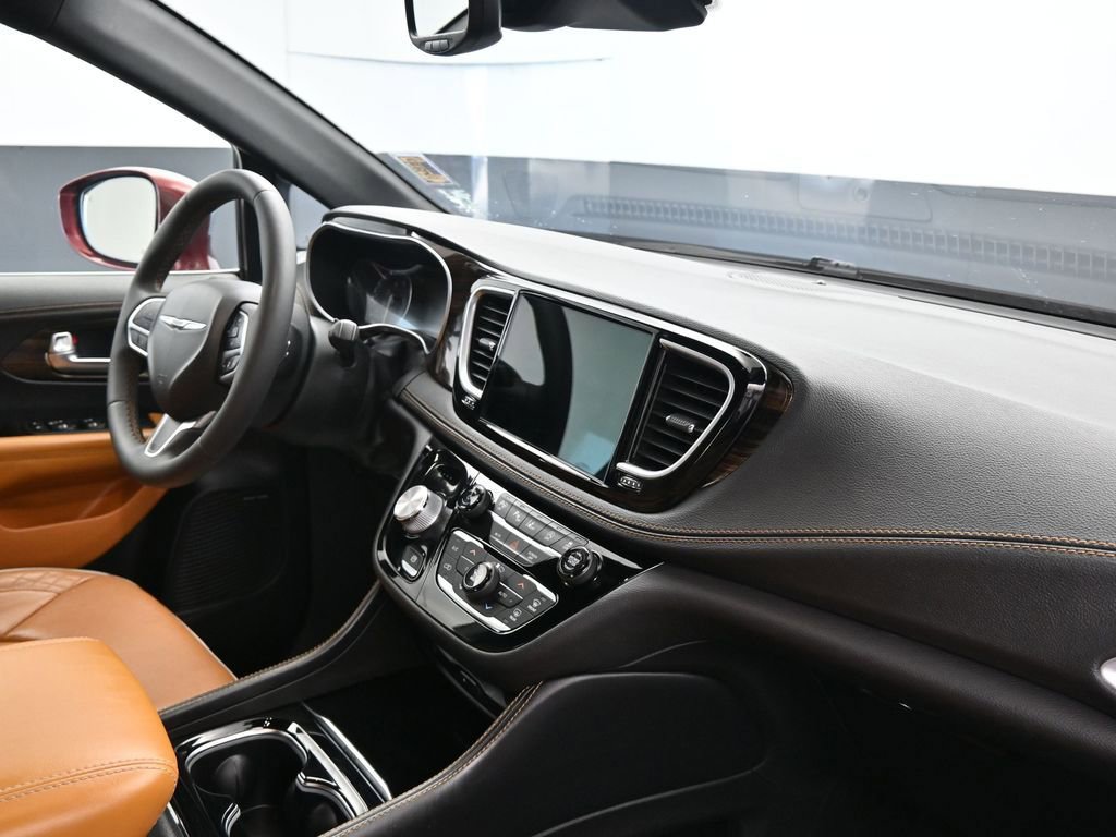 Used 2022 Chrysler Pacifica Pinnacle image 12